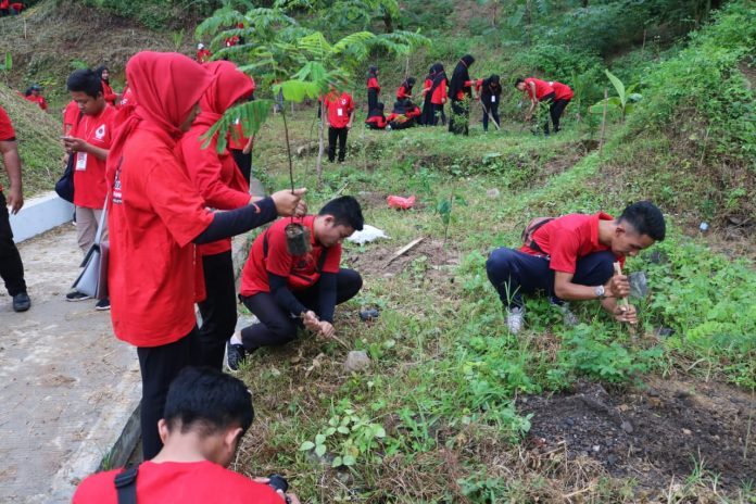 Kader_Komunitas_Juang_Angkatan_VIII_Tanam_Pohon