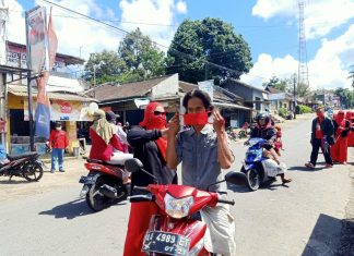 PDI Perjuangan Kab. Magelang Bantu 1.500 Masker Tanggulagi Covid-19