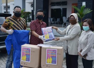 Kader PDI Perjuangan Salatiga kembali Bagikan Alat Pelindung Diri