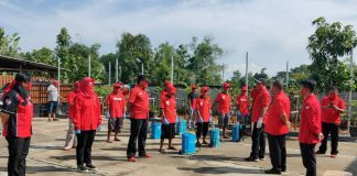 PDI Perjuangan Kab. Pati Bagikan 1.200 Paket Sembako dan 2.000 Masker