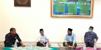 Fraksi PDI Perjuangan Beri Bantuan Ratusan Masker dan Hand Sanitizer untuk Takmir Masjid Agung Demak