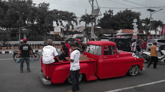 PDI Perjuangan Kota Magelang membagikan 1.000 masker, cairan disinfektan