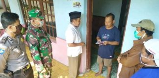 Anggota Fraksi PDI Perjuangan Kab. Pekalongan Bagikan Masker kepada Warga