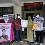 Anggota DPR RI Fraksi PDI Perjuangan Bagikan APD