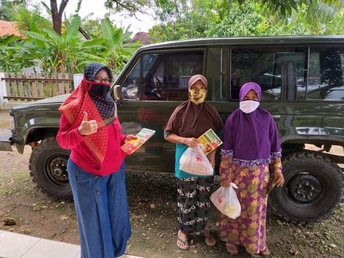 Bagi Sembako, Cara dr. Messy Peduli Masyarakat Kab