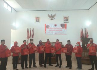 DPC PDI Perjuangan Jepara Bagikan 1.000 Paket Sembako