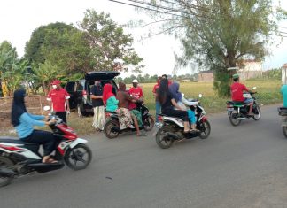 H. Munawir Bagikan Takjil dan Masker