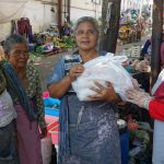 Ikut Beri Bantuan, Kompaknya para Istri Anggota