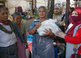Ikut Beri Bantuan, Kompaknya para Istri Anggota DPRD PDI Perjuangan Boyolali