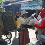 Istri-Anggota-Fraksi-PDI-Perjuangan-Bagi-Sembako