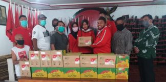Jelang Lebaran Ridwan Bagikan Paket Sembako ke Pengurus Partai