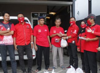 Kader PDI Perjuangan Pekalongan Bagikan 1.500 Paket Sembako