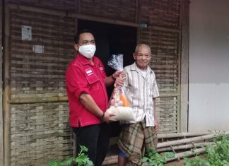 Ketua Fraksi PDI Perjuangan Kabupaten Purbalingga Bagikan 600 Paket Sembako