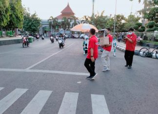 Komunitas Juang Kab. Kudus Bagikan 500 Takjil
