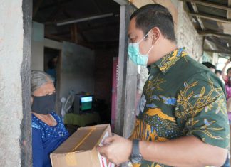 Mas Hendi Kawal Pembagian Paket Sembako di Kota Semarang