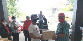 Menjelang Idul Fitri, DPC PDI Perjuangan Kota Semarang Bagikan Paket Lebaran