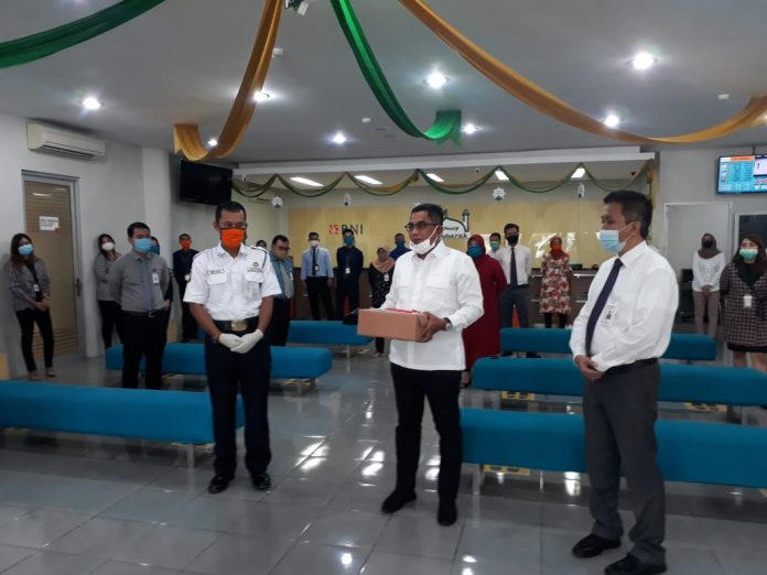 Menyikapi Tingkat Kesedaran Masyarakat Rendah, And