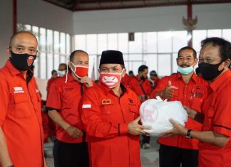 Mochamad Herviano Berikan 1.870 Paket Sembako