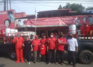 PDI Perjuangan Kota Tegal Gotong Royong Lakukan Giat Kemanusiaan