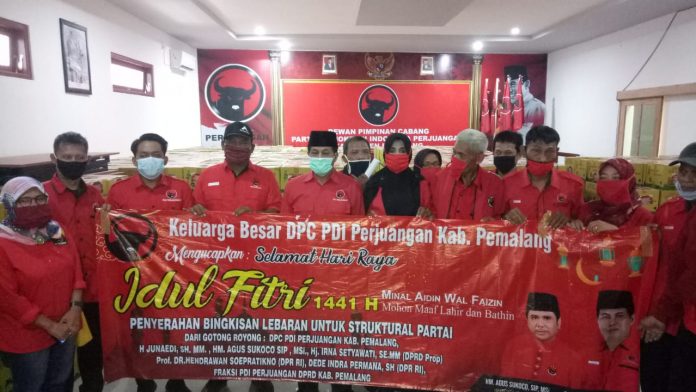 PDI Perjuangan Pemalang Bagikan 2.000 Paket Sembak