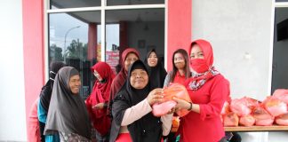 Sekretaris Fraksi PDI Perjuangan Kabupaten Banjarnegara Hj. Sri Haryati Lakukan Aksi Kemanusiaan