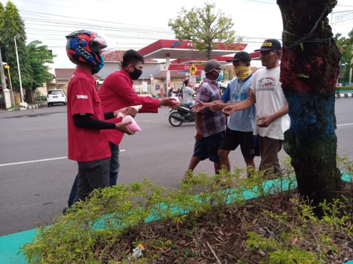 Sinergitas Kader Komunitas Juang Demak bagikan 500