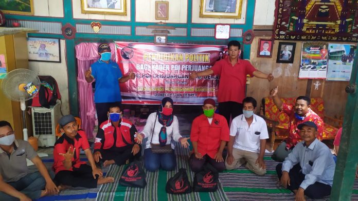 Srikandi PDI Perjuangan Kota Wali Berikan Pendidik