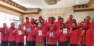 PDI Perjuangan Brebes Bagikan Komik Bung Karno Bapak Bangsa