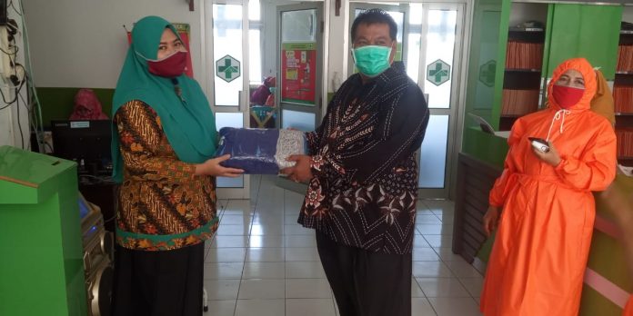 Fraksi PDI Perjuangan Kabupaten Kendal Bagikan APD