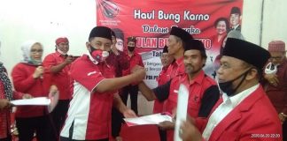 Kusnendro Serahkan Hadiah Lomba Pidato Antar Struktural DPC PDI Perjuangan Kota Tegal