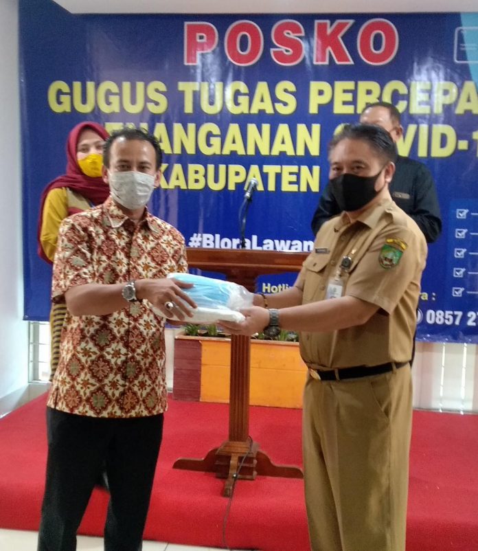 Mas Baginda Bagikan 780 APD untuk Dinkes Kab. Blor