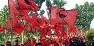 PDI Perjuangan Pekalongan Meradang Panji Kebesaran Partai Dibakar