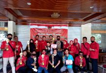 PDI Perjuangan Brebes Menyerahkan Hadiah Lomba Poster Soekarno