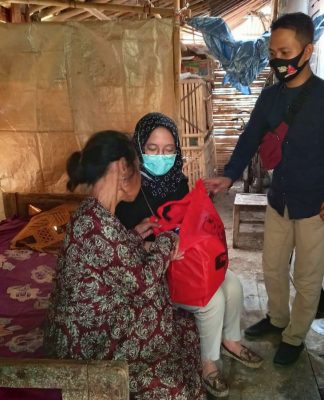 Wujud Nyata Kepedulian PDI Perjuangan Brebes Terhadap Penderitaan Ibu Niti