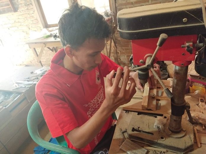 Kader Komunitas Juang Jepara Berdayakan Limbah Kayu