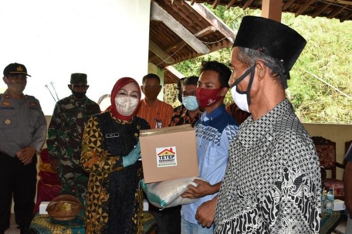 Wujud Kepedulian Sri Sumarni Kepada Masyarakat