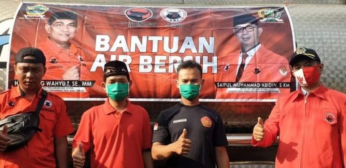 Bang Ipung Sigap Salurkan Bantuan Air Bersih