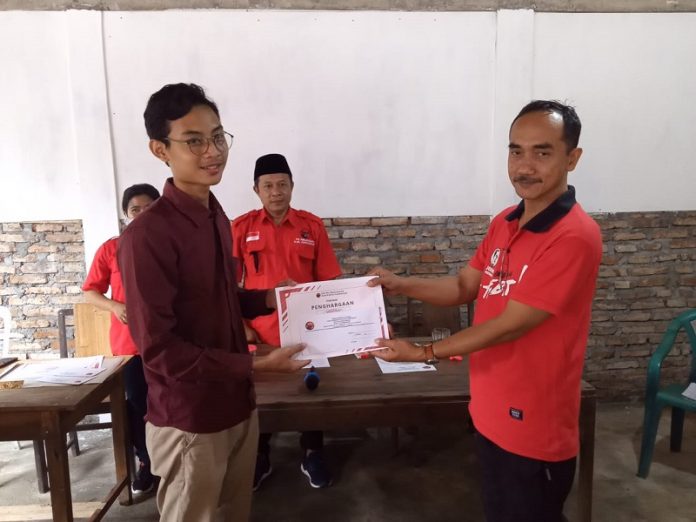 DPC PDI PERJUANGAN Purworejo Serahkan Hadiah Lomba Video Lagu Yaa Lal Wathon