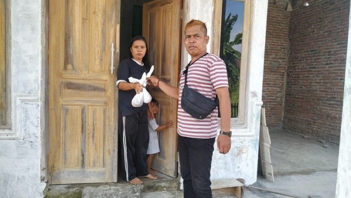 DPC PDI Perjuangan Kabupaten Brebes Bagikan Daging Kurban