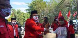 DPC PDI Perjuangan Kudus Serahkan Hadiah Lomba Agustusan