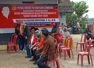 Herviano Berikan Bantuan dan Tinjau Jalan Penghubung Antar Desa