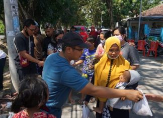 DPC PDI Perjuangan Kudus Bagikan Daging Kurban