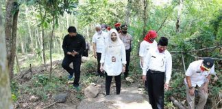 Diduga Candi, Sri Mulyani Kunjungi Penemuan Batu Besar di Kecamatan Jatinom