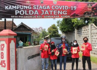 MOCHAMMAD HERVIANO BAGIKAN 500 PAKET MASKER DAN SABUN