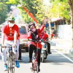 Rutinitas-Gowes-Hj.-Sri-Mulyani-Untuk-Berbagi-Bansos-Kepada-Masyarakat2