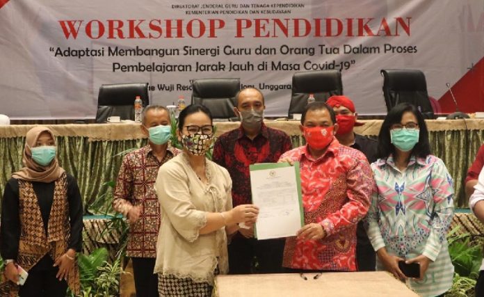 Anggota DPR RI Berikan Bantuan PIP Untuk 7.697 Siswa Kabupaten Semarang