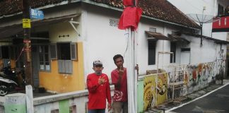 Antusias Sambut Pilkada, Pengurus Ranting Gelangan Kibarkan Bendera