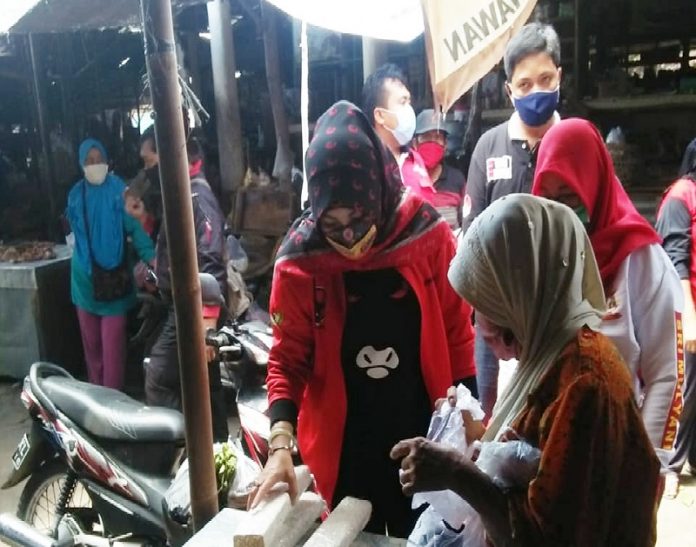 Calon Bupati Klaten Nomor Urut 1, Hj. Sri Mulyani Lakukan Blusukan di Pasar Tradisional