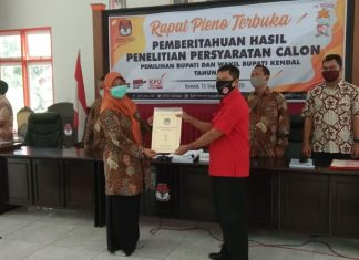 PDI Perjuangan Kendal Hadiri Pengumuman Kelengkapan Berkas Cakada