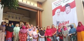 Kader PDI Perjuangan Beri Sembako Untuk Kaum Dhuafa